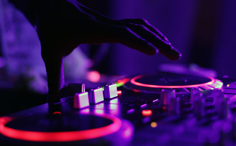 DJ